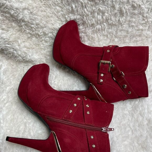 GBG Guess Deeka  Red synthetic suede ankle boots gold tone studs accents SZ10M - Picture 7 of 11